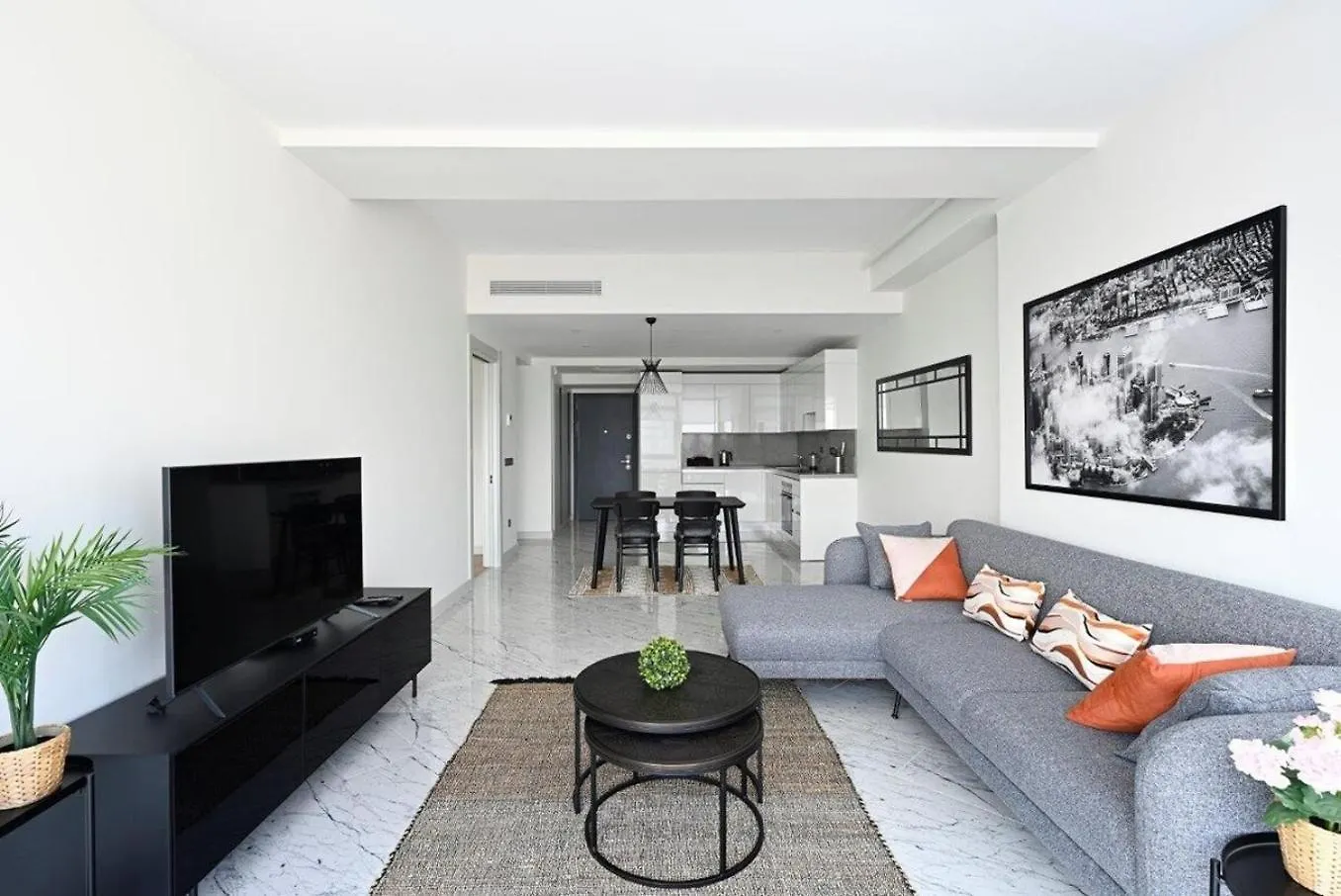 Beautiful Modern 1Bd Condo Views W Poolgym! #223 Istanbul Holiday home